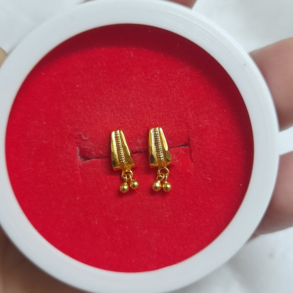 Beautiful new small earrings - Picture 10 of 10